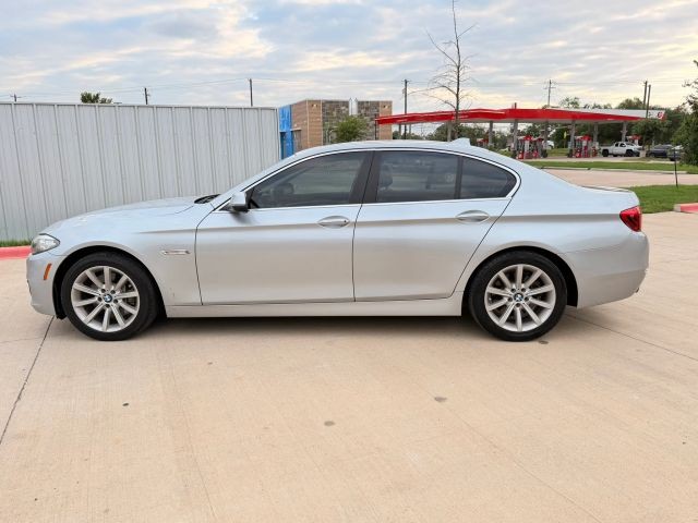 BMW 5 Series Vehicle Full-screen Gallery Image 03