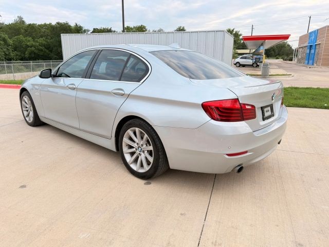 BMW 5 Series Vehicle Full-screen Gallery Image 04