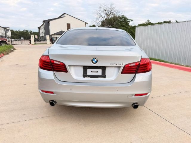 BMW 5 Series Vehicle Full-screen Gallery Image 05