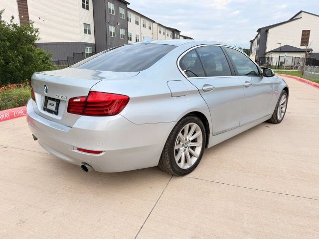 BMW 5 Series Vehicle Full-screen Gallery Image 06