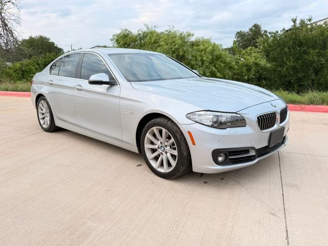 BMW 5 Series Vehicle Full-screen Gallery Image 08