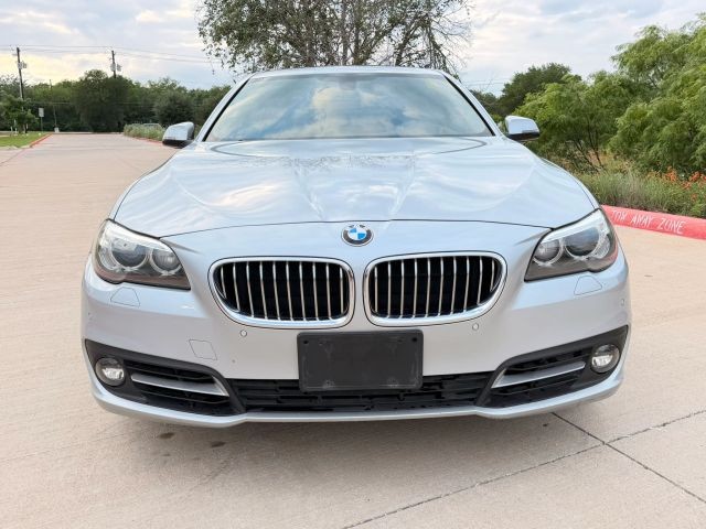 BMW 5 Series Vehicle Full-screen Gallery Image 09