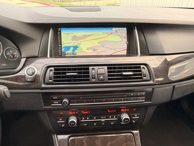 BMW 5 Series Vehicle Full-screen Gallery Image 14