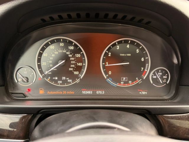 BMW 5 Series Vehicle Full-screen Gallery Image 15