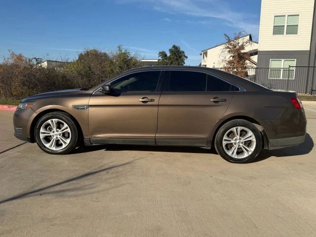 Ford Taurus Vehicle Full-screen Gallery Image 03