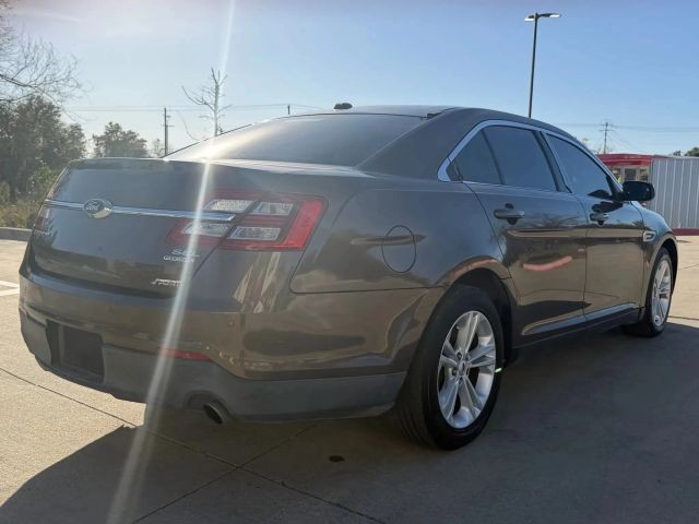 Ford Taurus Vehicle Full-screen Gallery Image 06