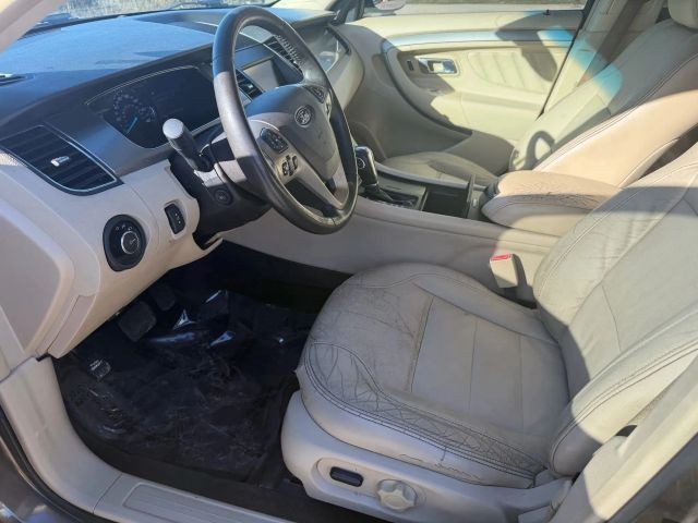 Ford Taurus Vehicle Full-screen Gallery Image 11