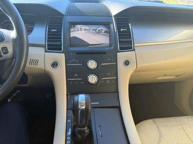 Ford Taurus Vehicle Full-screen Gallery Image 15