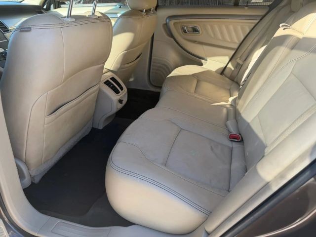 Ford Taurus Vehicle Full-screen Gallery Image 17