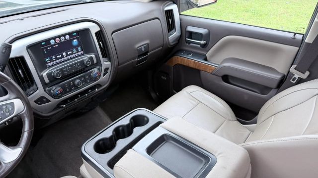 GMC Sierra 1500 Vehicle Full-screen Gallery Image 08