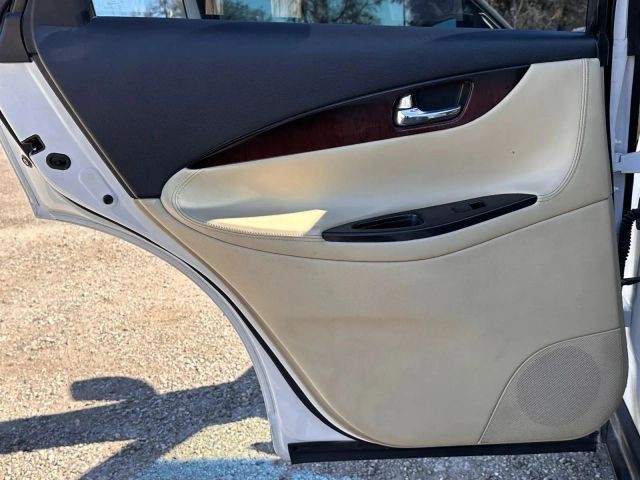 INFINITI QX50 Vehicle Full-screen Gallery Image 12