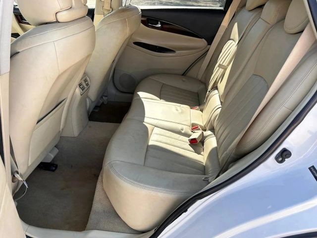 INFINITI QX50 Vehicle Full-screen Gallery Image 15