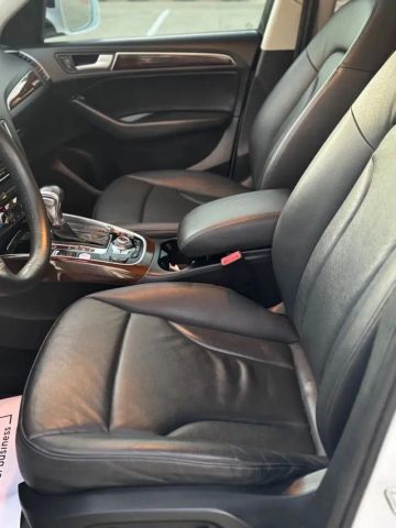 Audi Q5 Vehicle Full-screen Gallery Image 10