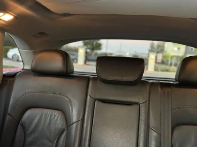 Audi Q5 Vehicle Full-screen Gallery Image 11