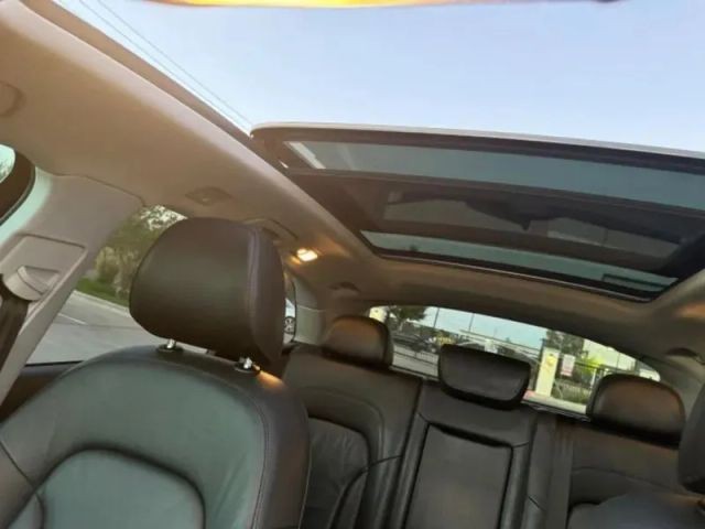 Audi Q5 Vehicle Full-screen Gallery Image 14