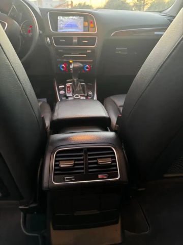 Audi Q5 Vehicle Full-screen Gallery Image 17