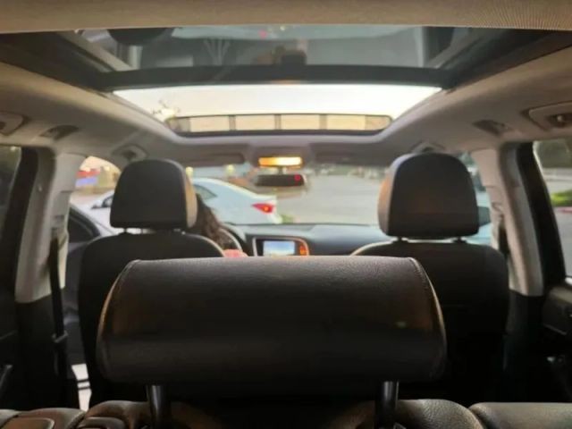 Audi Q5 Vehicle Full-screen Gallery Image 20