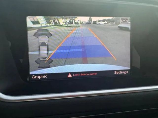 Audi Q5 Vehicle Full-screen Gallery Image 22