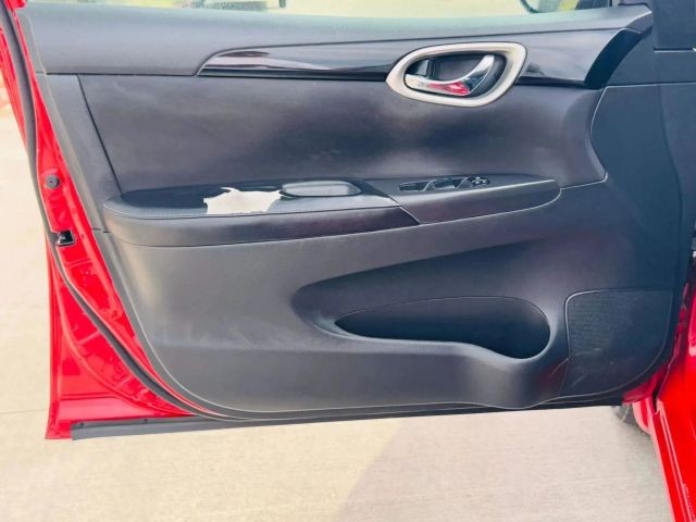 Nissan Sentra Vehicle Full-screen Gallery Image 11