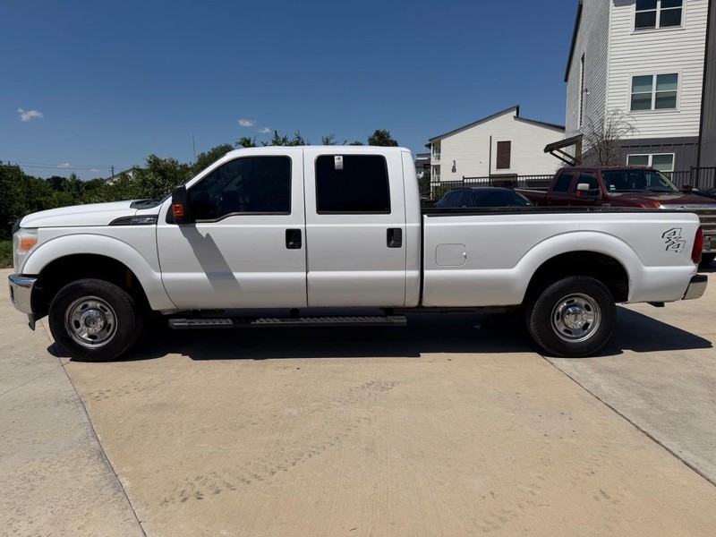 Ford Super Duty F-250 SRW Vehicle Full-screen Gallery Image 03