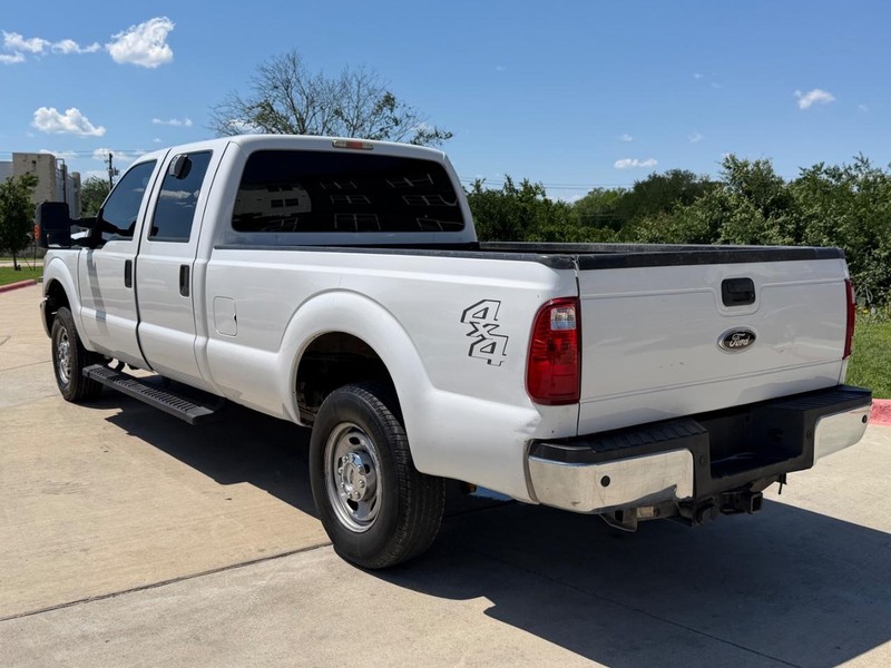 Ford Super Duty F-250 SRW Vehicle Full-screen Gallery Image 04