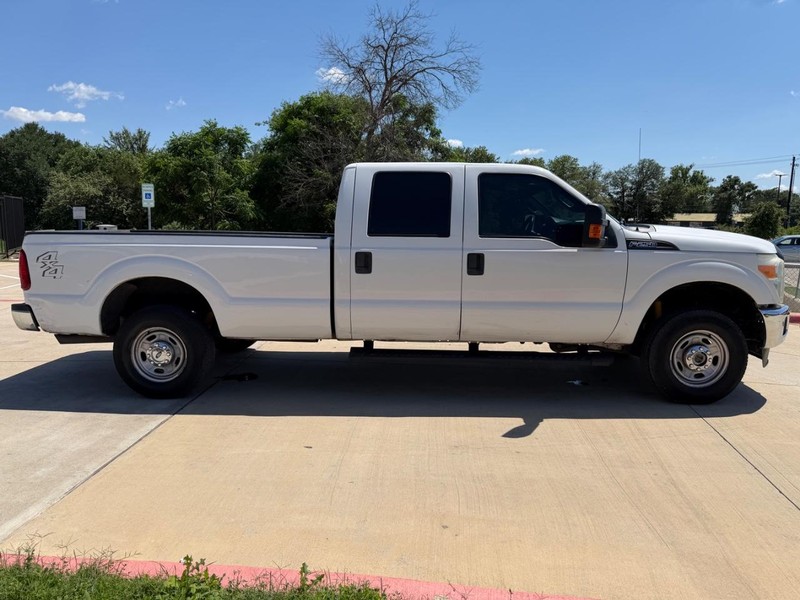 Ford Super Duty F-250 SRW Vehicle Full-screen Gallery Image 07
