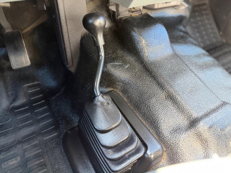 Ford Super Duty F-250 SRW Vehicle Full-screen Gallery Image 15