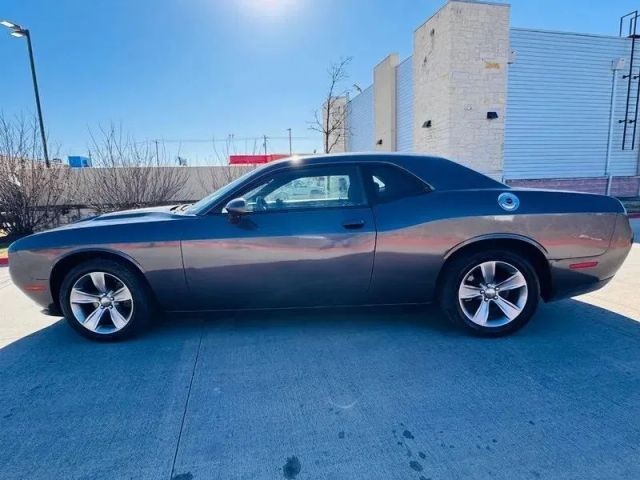 Dodge Challenger Vehicle Full-screen Gallery Image 03