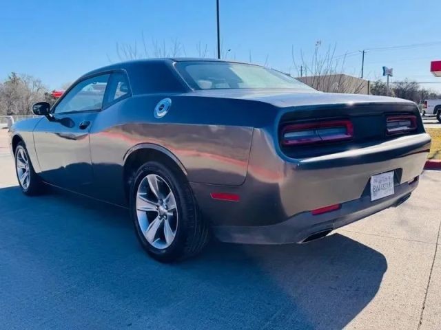 Dodge Challenger Vehicle Full-screen Gallery Image 04