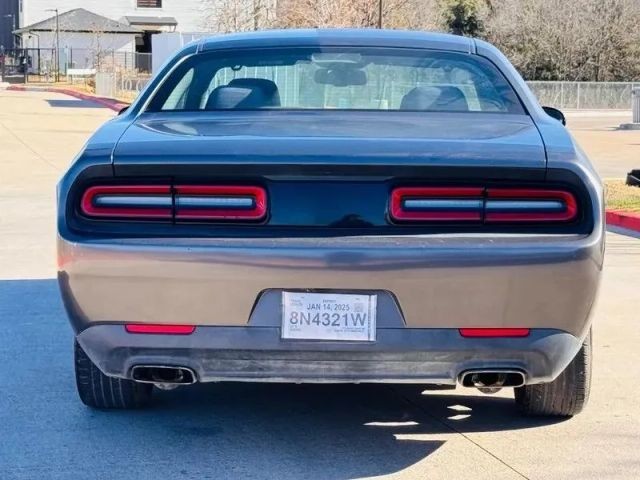 Dodge Challenger Vehicle Full-screen Gallery Image 05
