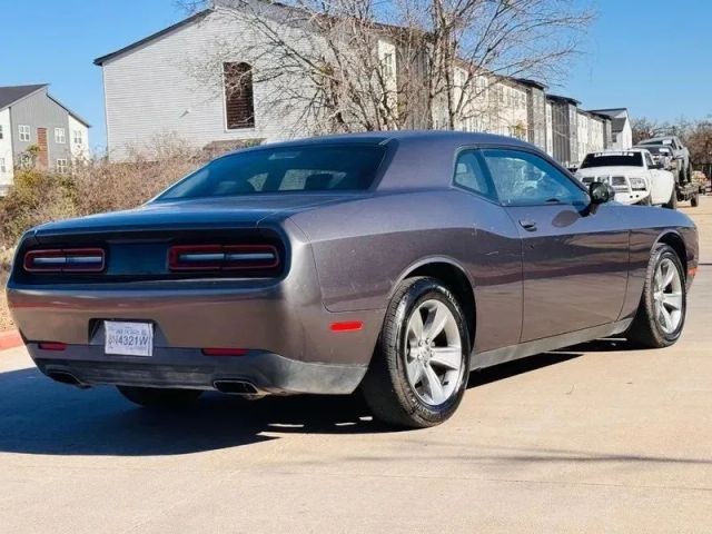 Dodge Challenger Vehicle Full-screen Gallery Image 06