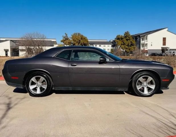 Dodge Challenger Vehicle Full-screen Gallery Image 07