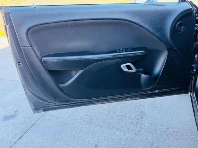 Dodge Challenger Vehicle Full-screen Gallery Image 09