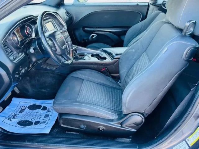 Dodge Challenger Vehicle Full-screen Gallery Image 10