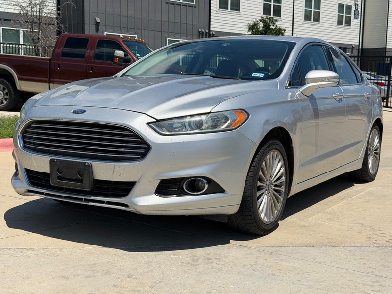 Ford Fusion Vehicle Full-screen Gallery Image 02