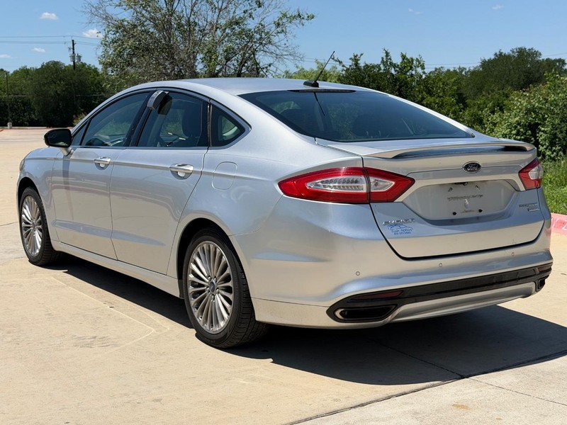 Ford Fusion Vehicle Full-screen Gallery Image 04