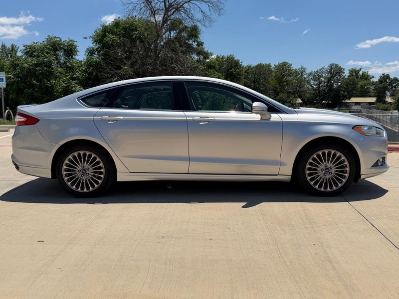 Ford Fusion Vehicle Full-screen Gallery Image 07
