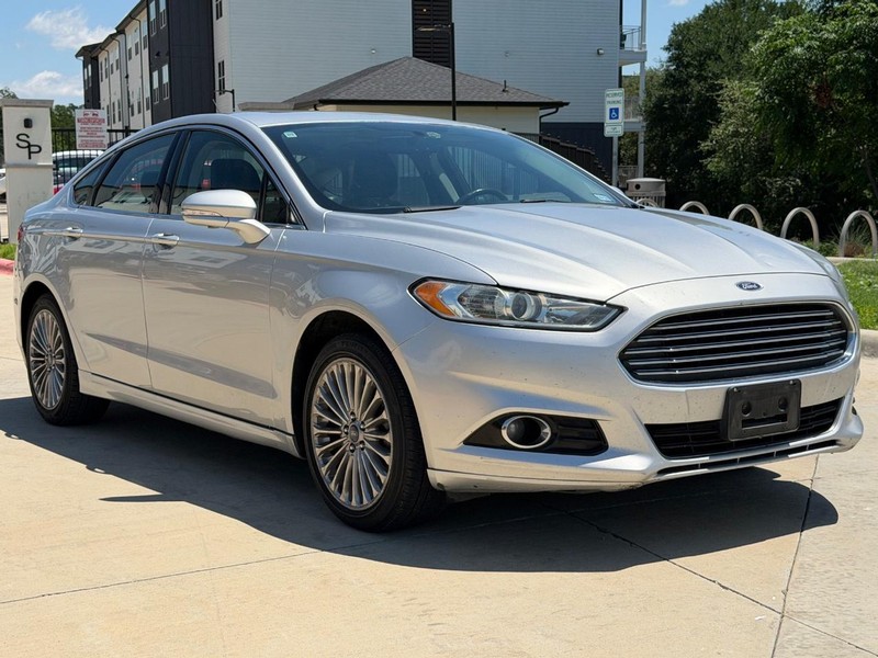 Ford Fusion Vehicle Full-screen Gallery Image 08
