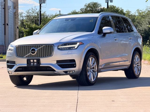 Volvo XC90 Vehicle Full-screen Gallery Image 02