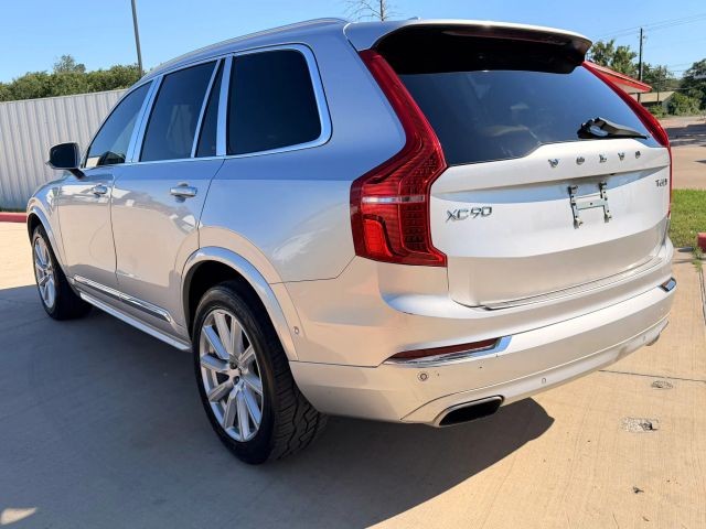 Volvo XC90 Vehicle Full-screen Gallery Image 04