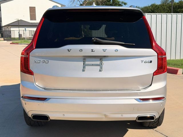 Volvo XC90 Vehicle Full-screen Gallery Image 05