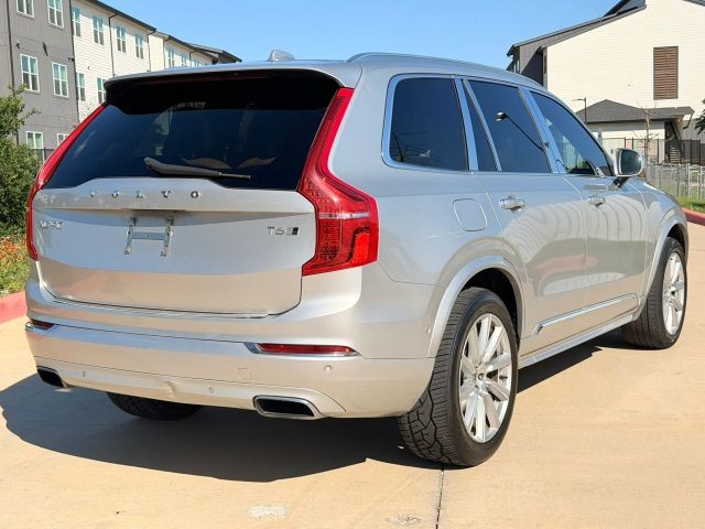 Volvo XC90 Vehicle Full-screen Gallery Image 06