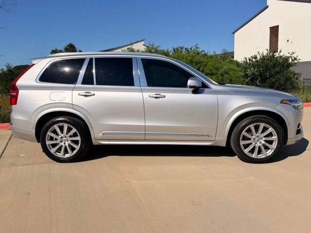 Volvo XC90 Vehicle Full-screen Gallery Image 07