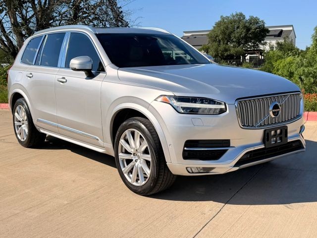Volvo XC90 Vehicle Full-screen Gallery Image 08