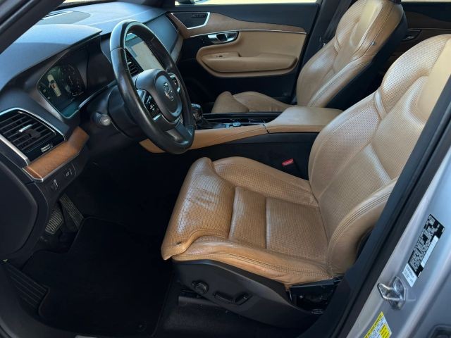 Volvo XC90 Vehicle Full-screen Gallery Image 11