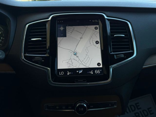Volvo XC90 Vehicle Full-screen Gallery Image 17