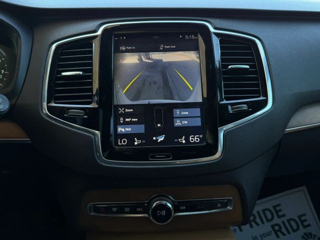 Volvo XC90 Vehicle Full-screen Gallery Image 18
