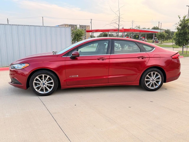 Ford Fusion Vehicle Full-screen Gallery Image 03