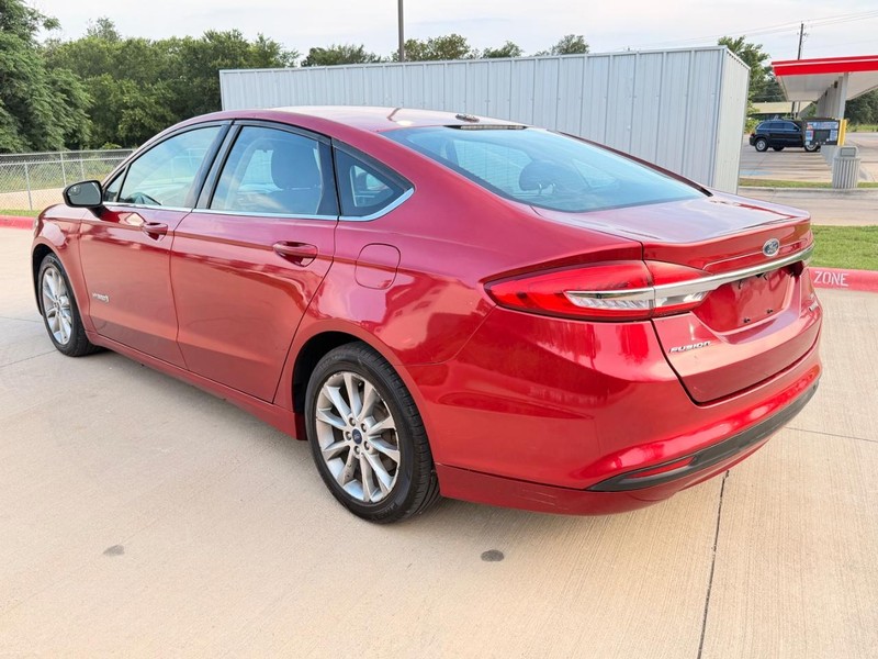Ford Fusion Vehicle Full-screen Gallery Image 04
