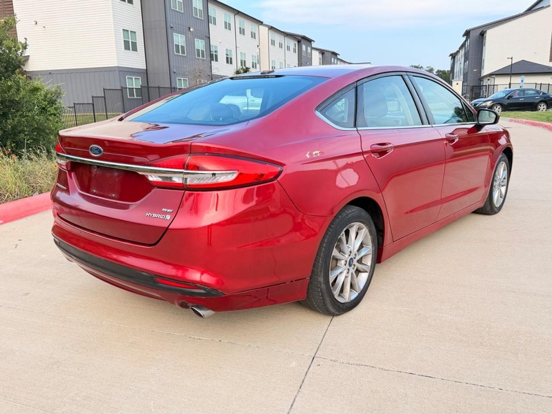 Ford Fusion Vehicle Full-screen Gallery Image 06